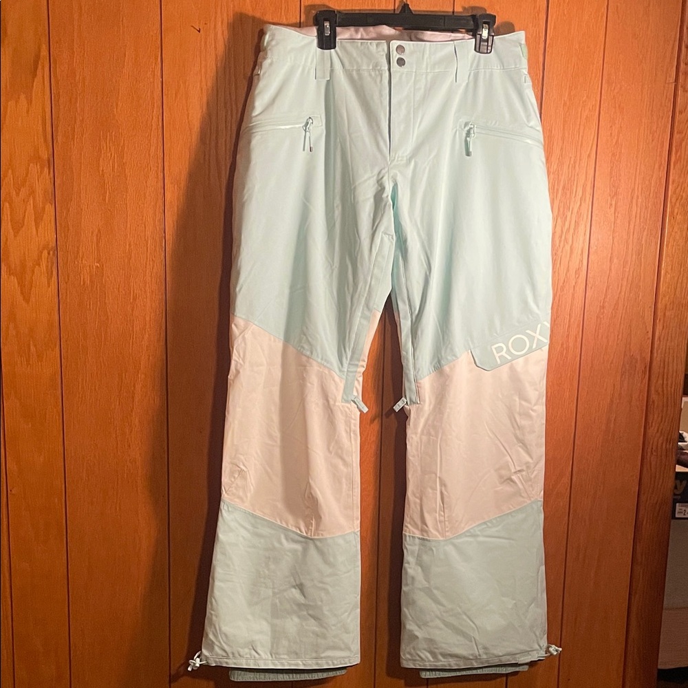Roxy women’s snowboarding pants never worn